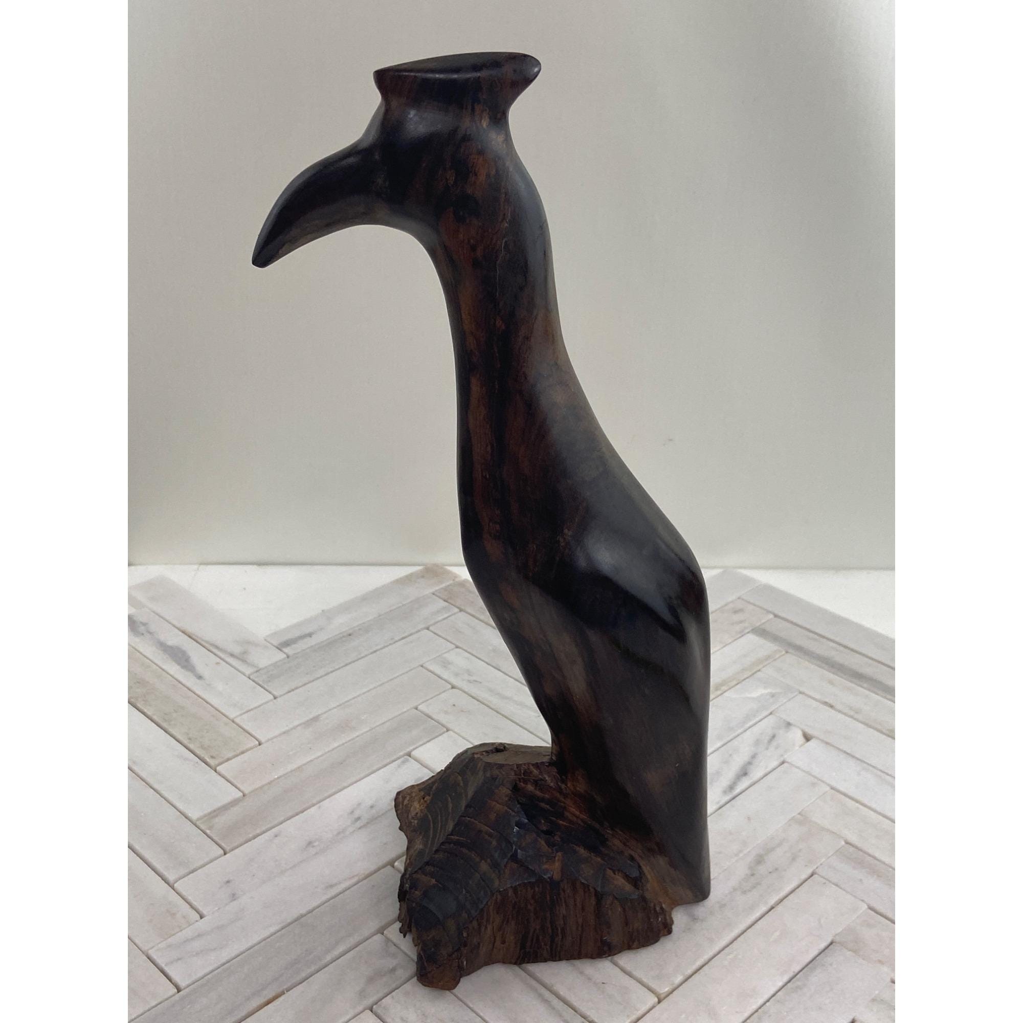 ロサイトによる手彫りのヴィンテージアイアンウッド鳥の彫刻 15インチ