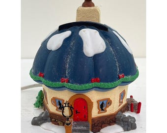 Department 56 North Pole Series "Tillie's Tiny Cup Cafe" (1998)