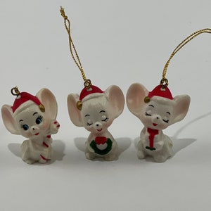 Conjunto de enfeites de Natal em miniatura de plástico rígido NAPCO Ware vintage com 3.
