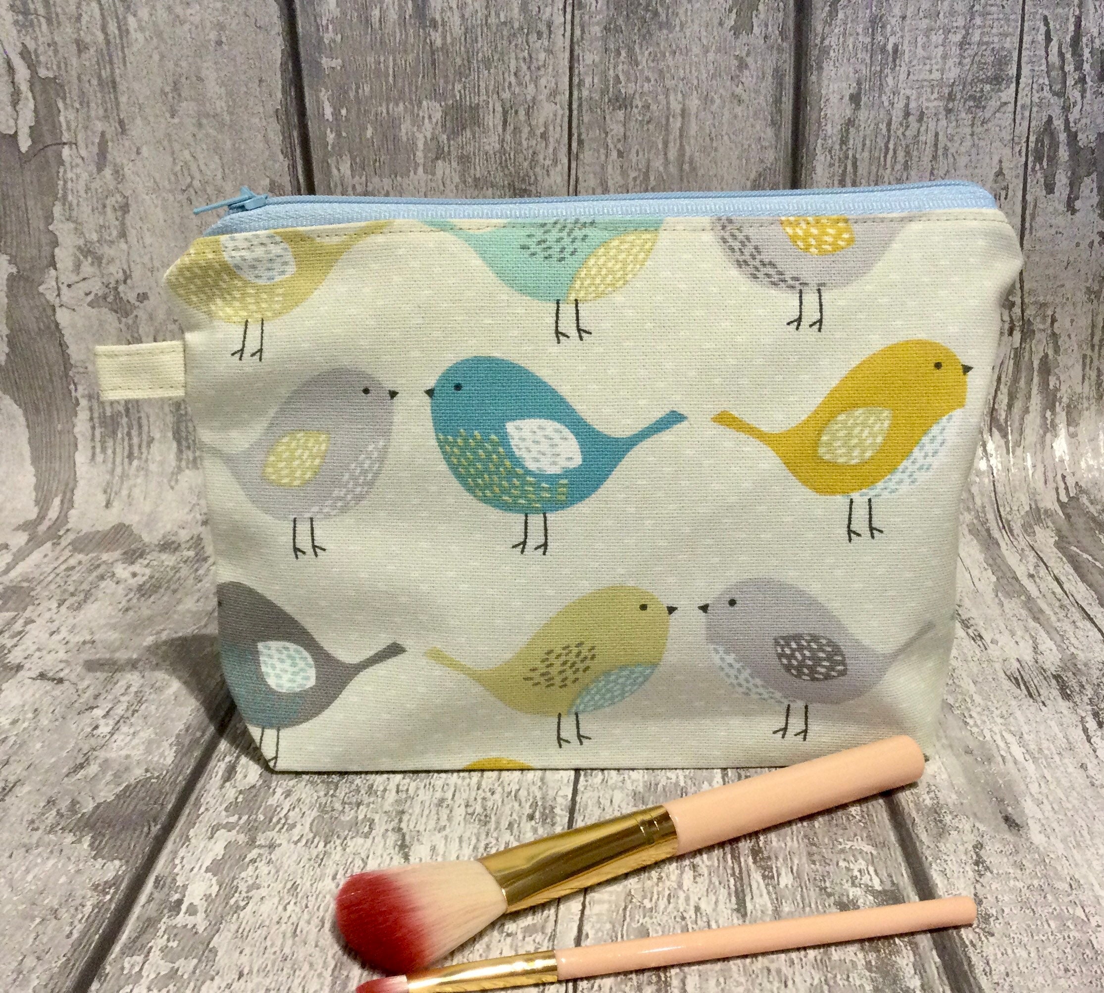 flat bottom makeup bolsa