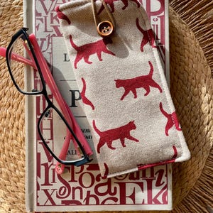 Red Cat Print Glasses Case. Red Cat Sunglasses Case. Spectacle Pouch. Soft Glasses Case. Gift for Mum. Glasses Pouch. Cat Lover Gift.