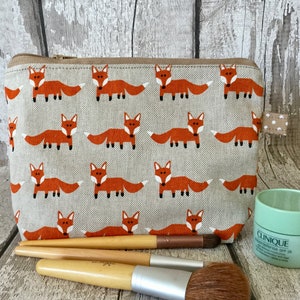 Fox Make Up Bag. Handbag Organiser. Cosmetic Bag. Fox Pencil case. Zipped Pouch. Fox Print Bag. Lined Bag.