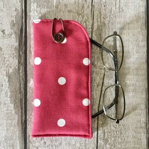 Étui à lunettes/pochette rouge tacheté. Étui à lunettes de soleil. Étui à lunettes.  Étui à lunettes souple en tissu à pois.