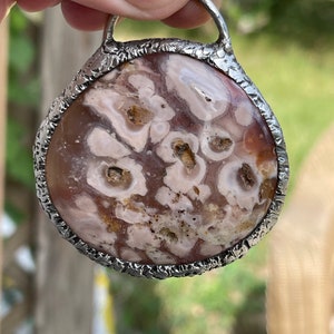 Flower agate pendant