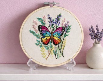 Aro de bordado de mariposas – Diseño colorido de mariposas y flores bordado a mano – Decoración de pared estilo boho