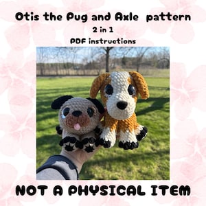 Op de afbeelding: Twee gehaakte hondenspeeltjes, een mopshond en een beagle, worden in een hand gehouden. De mopshond is bruin en zwart, en de beagle is wit, bruin en zwart. De tekst luidt "Otis the Pug and Axle pattern 2 in 1 PDF instructions NOT A PHYSICAL ITEM."