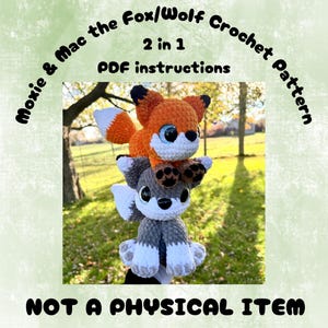 Könnte beinhalten: Ein Häkelmuster für einen Fuchs und einen Wolf, die übereinander gestapelt sind. Der Fuchs ist orange und weiß, der Wolf ist grau und weiß. Der Text lautet "Moxie & Mac the Fox/Wolf Crochet Pattern" und "2 in 1 PDF instructions". Der Text unten lautet "NOT A PHYSICAL ITEM".