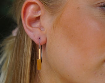 Statement drop earrings in black and gold or fully gold-plated | Delicate fine jewelry with gemstones, unique pieces