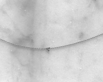 Mini collar con inicial / Oro blanco y amarillo sólido de 14 k