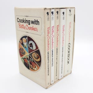 1975 Betty Crocker 5-Volume Cookbook Set with Case // Vintage Retro 70s Paperback Box Set, Housewarming Gift