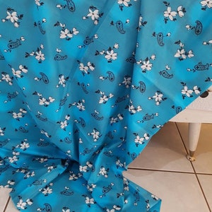Vintage Cotton Poplin Fabric ~   Vintage in Blue White Floral Paisley - per 1.1 mtrs (1 1/4 yard)