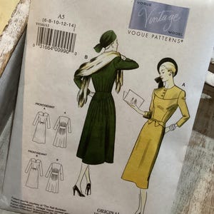 ヴォーグ ヴィンテージ モデル パターン 9346 - オリジナル 1947 デザイン - 40 年代のヨーク付きサンレイ ドレス サイズ 6-14 および 14-22