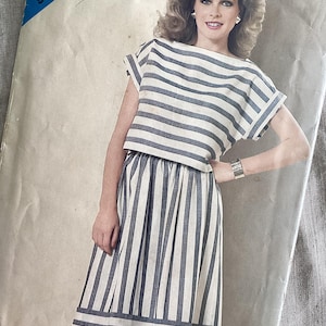 See & Sew - Super Easy Chic Vintage Twinset Pattern - Top and Skirt - Designed for Stripes - Butterick 5148 - F/F - Size 8-16
