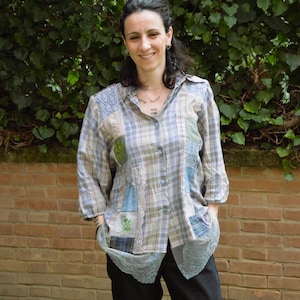 Women&#39;s shirt with checked pattern
