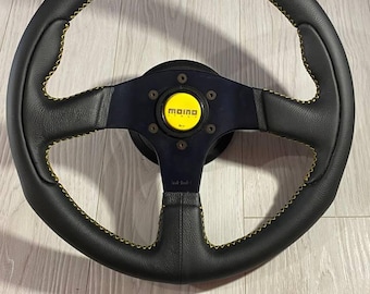 Volante de cuero MOMO, restaurado, fabricado en Italia.