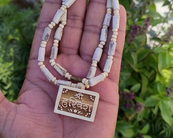 Tulsi Kanthimala fatto a mano: medaglione Shree Harivansh, collana Krishna