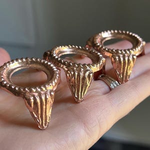 Support pour sphère en métal, support pour sphère en or rose, support pour sphère en cristal, support en cristal, support pour sphère, support pour petite sphère