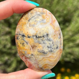Yellow Crazy Lace Agate Palmstone 96g