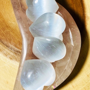 Mini Selenite Heart, Polished Selenite, Selenite Carving, Satin Spar, Natural Selenite, Selenite Heart, Crystal Heart, Gypsum