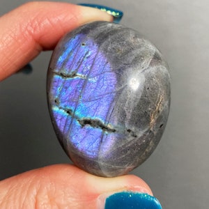 Llamativa piedra de palma de labradorita arcoíris de 51 g, labradorita de alto destello, piedra de preocupación de labradorita, piedra de bolsillo, ¡además de piedras de bolsillo GRATIS!