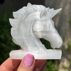 Selenit Einhorn Schnitzerei 74g, polierter Selenit, Selenit Schnitzerei, Satin Spar, natürlicher Selenit, Gips, Selenit Einhorn, Kristall Einhorn