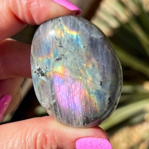 Piedra de palma de labradorita arcoíris llamativa de 61 g, labradorita de alto destello, piedra de preocupación de labradorita, piedra de bolsillo, ¡además de piedras de bolsillo GRATIS!