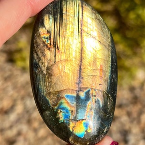 Piedra de palma de labradorita llamativa 60 g, labradorita de alto destello, piedra de preocupación de labradorita, piedra de bolsillo, ¡más piedras de bolsillo GRATIS!
