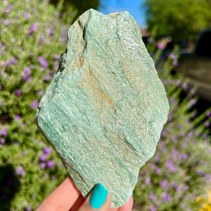 1 livre de fuchsite verte brute flashy, fuchsite brute, muscovite, amas de mica, cadeau en cristal, plus pierres de poche GRATUITES !