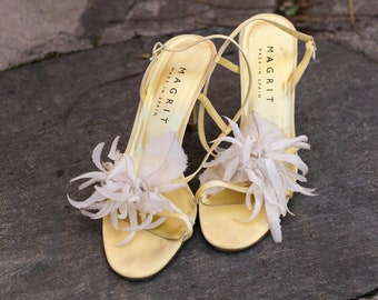 Romantic pastel yellow bridal guest heels, Y2k vintage aesthetic shoes, Cocktail party retro pumps with flower, Elegant strap summer sandals