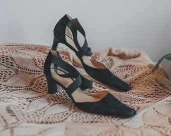 Vintage black pumps, designer heels by Paul Noyen