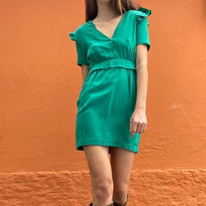 Robe courte vert émeraude en soie Sandro, robe de cocktail élégante, robe de bal simple, mode durable, vêtements design vintage pour femme image 2
