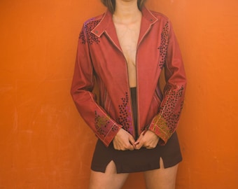 Chaqueta biker de cuero rojo, Chaqueta de cuero bordada hippie boho de Sominemi, Chaqueta de diseñador vintage