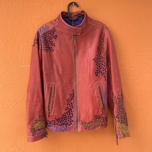 Rood leren bikerjack, Hippie boho geborduurd leren jack van Sominemi, Vintage designer jasje afbeelding 4