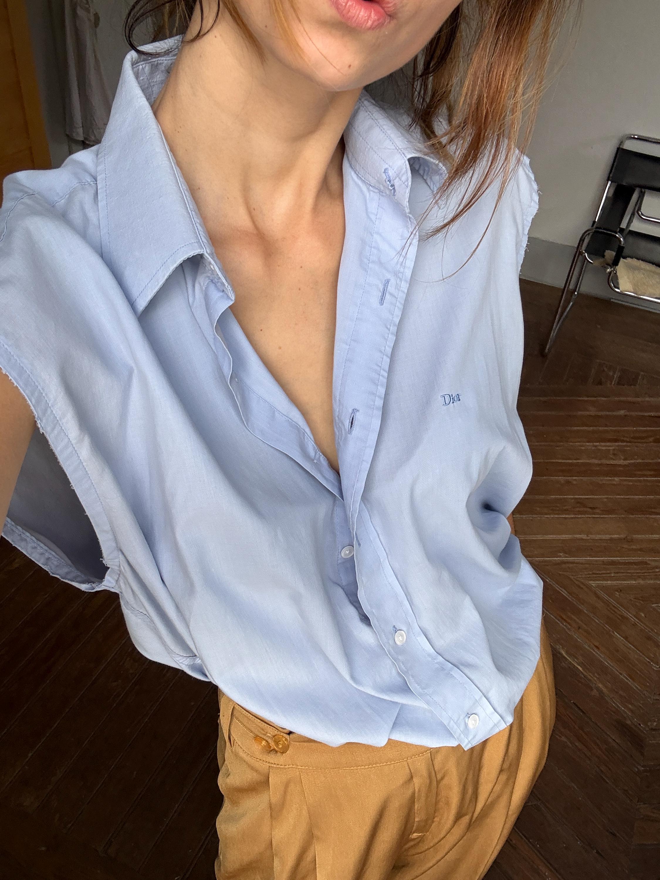 Vintage Christian Dior chemise sans manches bleu clair boutonné - Main Image