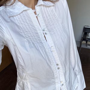 Vintage white crisp woman button up shirt with mother of pearl buttons, Size S - EU 36