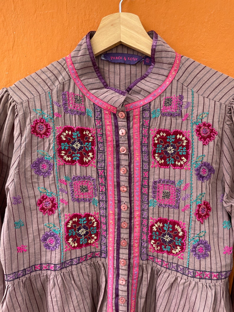 Bohemia purple blouse, Vintage floral embroidered tunic with half sleeves, Romantic gold lycra top image 7
