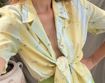 Pastel Floral Vintage Blouse - Mother of Pearl Button-Up, Versatile Oversized Fit, Retro Chic Summer Top