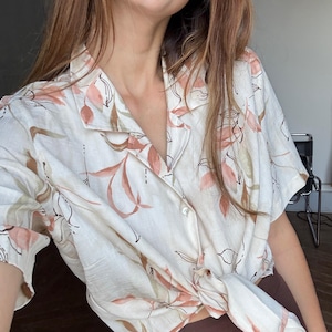Vintage floral print summer shirt, Flower pattern off white woman shirt, Colourful camisole, Knot tie button up shirt, Vacation blouse,