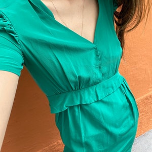 Robe courte vert émeraude en soie Sandro, robe de cocktail élégante, robe de bal simple, mode durable, vêtements design vintage pour femme image 6