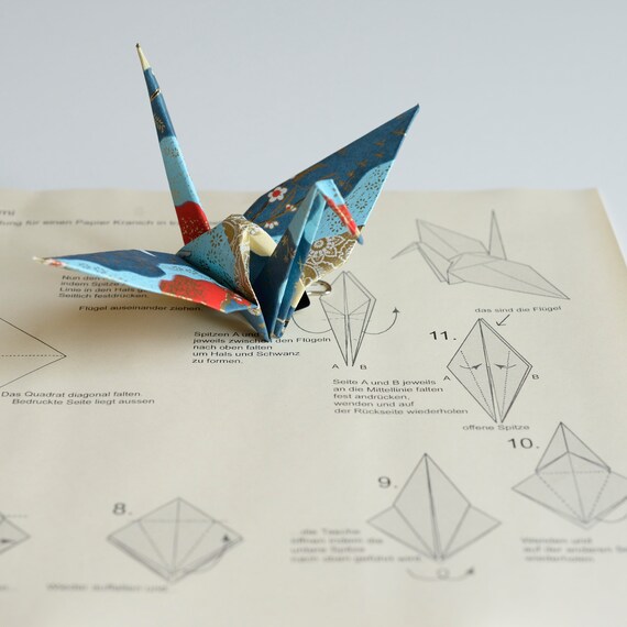 Origami Kranich Mit Anleitung Papierkranich Glucksbringer Etsy