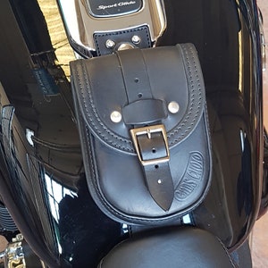 Premium leather Smart Tank Bag for 2018-2024 Harley Davidson Sport glide models | Made in Italy