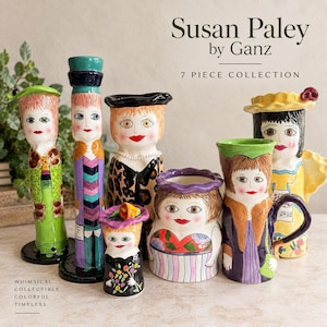 以下が含まれることがあります： Susan Paley by Ganzの陶器製花瓶と容器の7ピースコレクション。それぞれが手描きされたユニークな顔を持ち、異なる髪型、衣服、アクセサリーが施されています。ヒョウ柄や花柄など、鮮やかな色彩が特徴です。