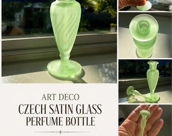 Frasco de perfume Art Déco em vidro acetinado checo, verde, para toucador, década de 1930.