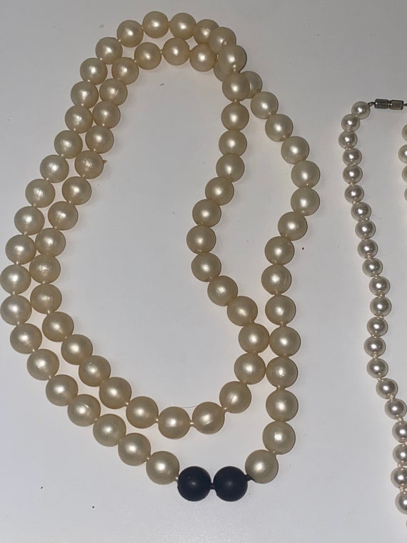Vintage lot of 7 pearl and metal beaded necklaces - image 7