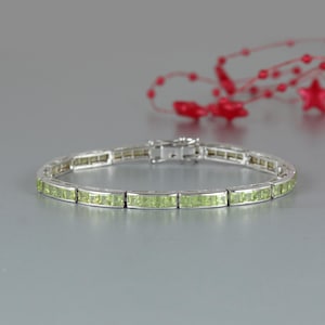 Natuurlijke peridot tennisarmband-925 sterlingzilveren armband-vierkant geslepen edelsteen armband-augustus geboortesteen-peridot armband-valentijn cadeau