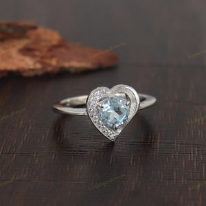 Anello con topazio blu - Anello in argento sterling 925 - Anello con topazio blu naturale - Anello con pietra preziosa rotonda - Anello con pietra portafortuna di dicembre - Anello di fidanzamento come regalo