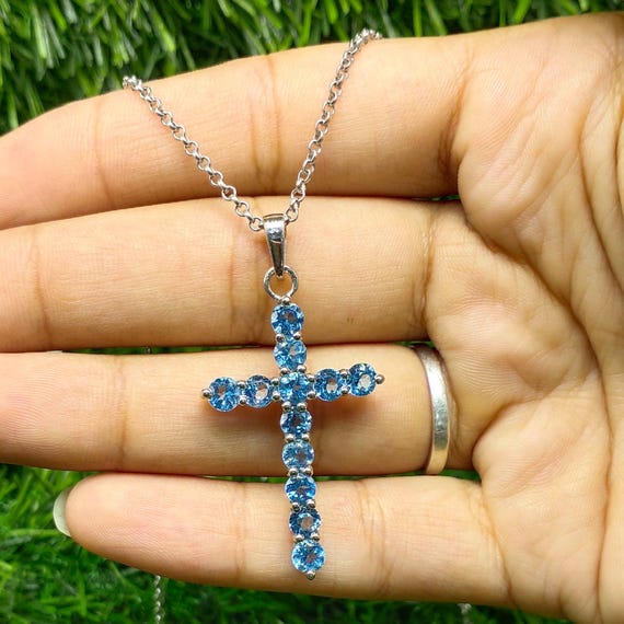 ブルートパーズクロスペンダント：スターリングシルバー12月の誕生石