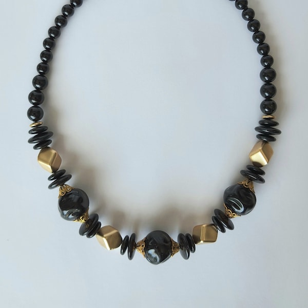 Collier vintage noir et or