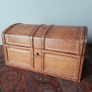 Boite à bijoux coffret ancien en cuir gaufré embossé