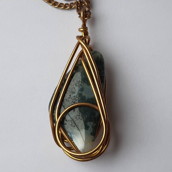 Collier chaîne pendentif pierre verte